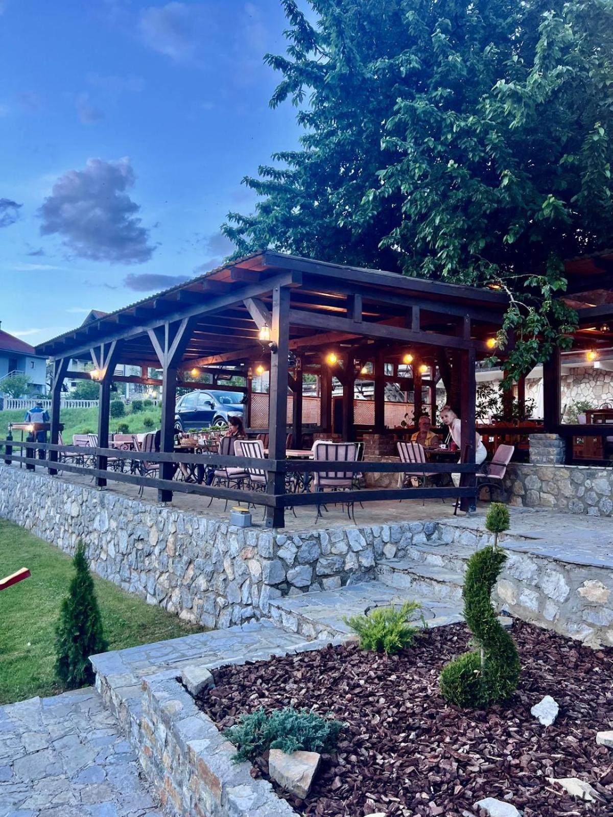 Camp Hotel Lake Views Plav Ngoại thất bức ảnh