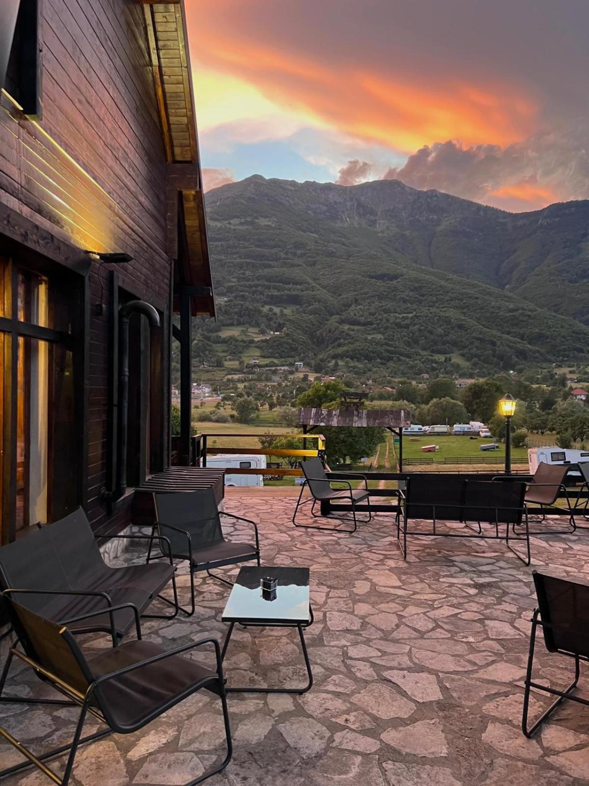 Camp Hotel Lake Views Plav Ngoại thất bức ảnh