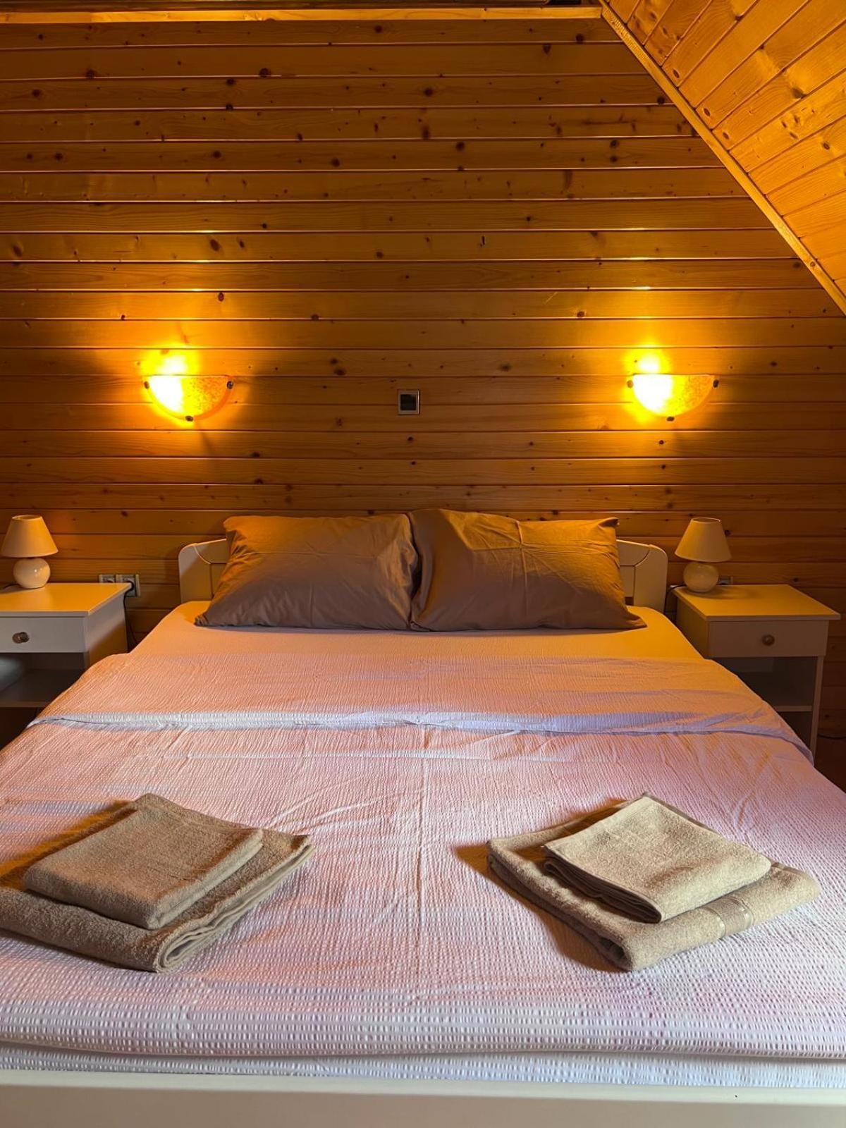 Camp Hotel Lake Views Plav Ngoại thất bức ảnh